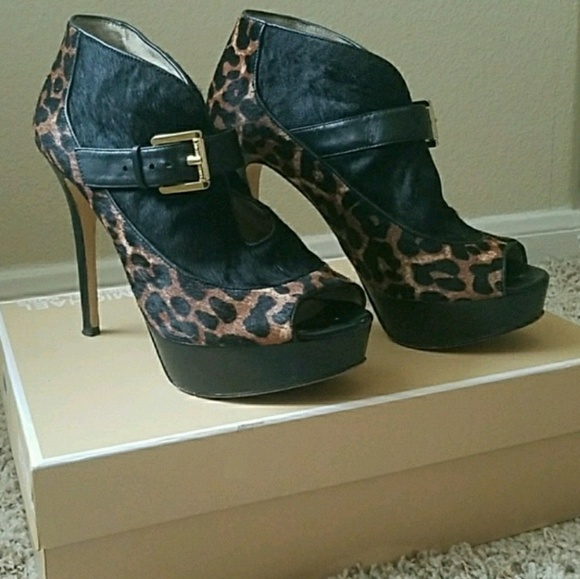 Michael Kors Calfskin booties - Picture 1 of 6